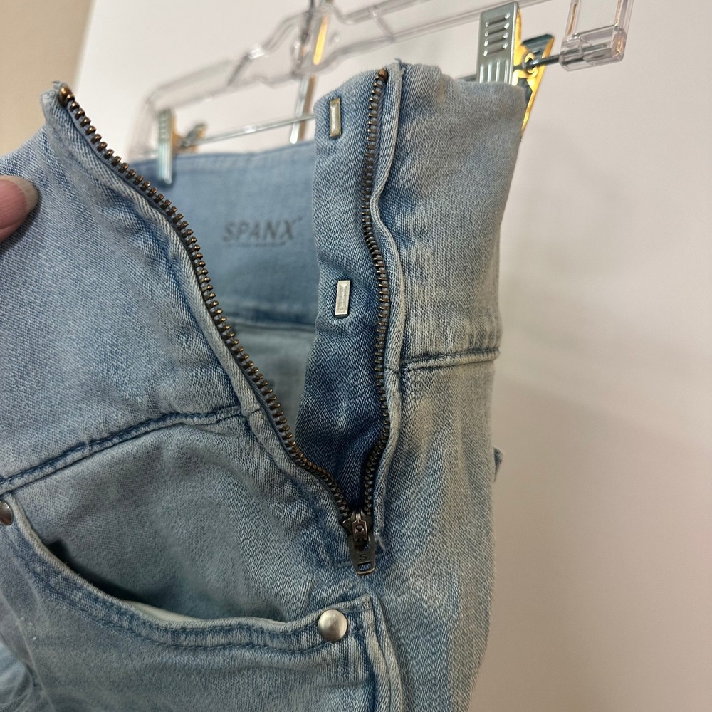 Spanx The Signature Straight Jeans Light Wash Blue Side Zip High Waist Denim 10 - Picture 5 of 9